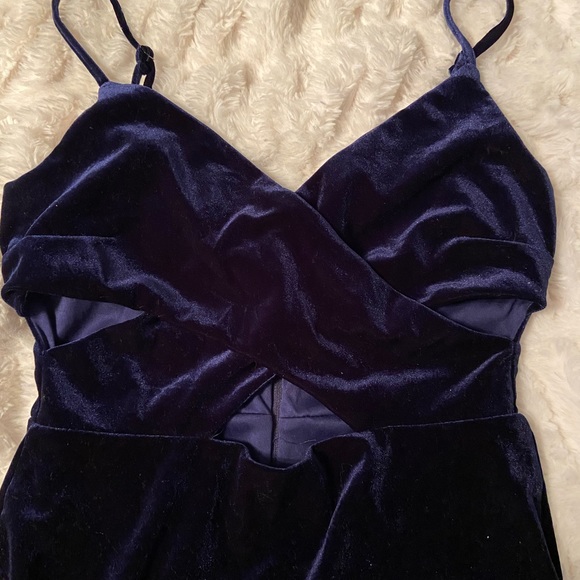 Navy Velvet Cutout Bodycon Dress - Picture 5 of 7